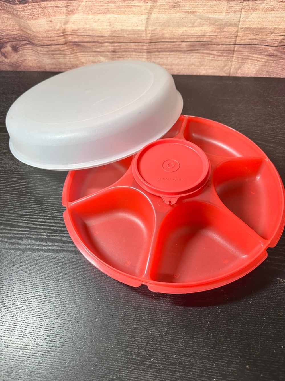 Tupperware Divided Veggie Serving Center Tray #1665 Lid & Dipping Bowl